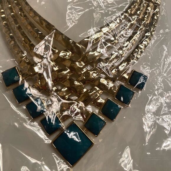 4/$20 Green & Gold Statement Necklace & Earring Set - Picture 6 of 11